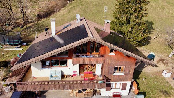 energies services France installation solaire photovoltaïque panneaux onduleurs Dualsun Enphase autoconsommation Haute Savoie Thones economie energie